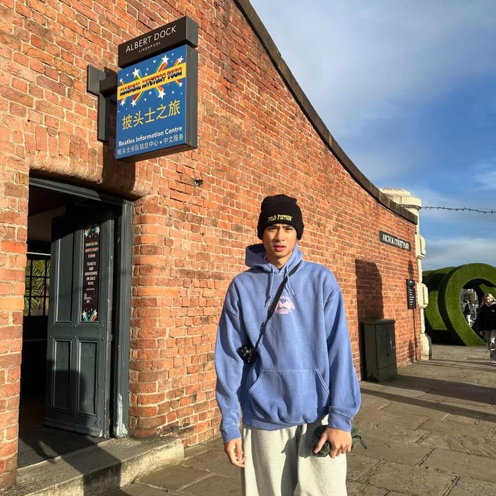 <p>Di waktu luangnya, Devano juga sering <em>me time</em> dengan jalan-jalan atau traveling ke luar negeri. Meski sedang <em>me time </em>dan bersantai, ia tetap memerhatikan penampilannya yang <em>casual</em> namun <em>stylish</em>. (Foto: Instagram @iamdevano)</p>