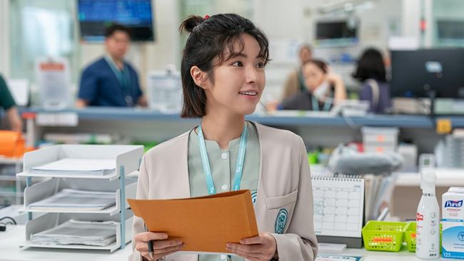 Penampilan Ha Young sebagai Cheon Jang-mi dalam drama original Netflix "The Trauma Code: Heroes on Call."