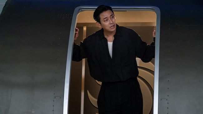 The Trauma Code: Heroes on Call Ju Ji-hoon as Baek Kang-hyuk in The Trauma Code: Heroes on Call Cr. Han Se-jun/Netflix  2025