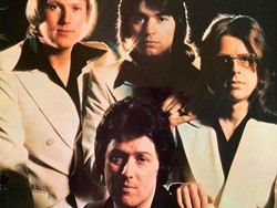 Lirik Lagu Love Grows (Where My Rosemary Goes) - Edison Lighthouse