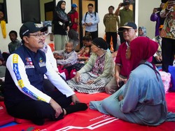 Banjir Jakarta, Mensos Cek Langsung Dapur Umum dan Posko Bencana
