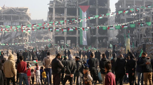 FOTO: Hamas Bebaskan Sandera 1 Tentara Wanita Israel