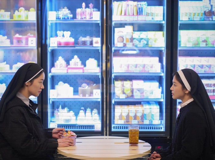 Jeon Yeo Been dan Song Hye Kyo dalam Dark Nuns / Foto: IMDb
