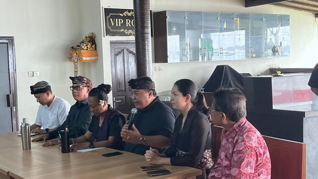 Anggota DPR dan DPD dari Bali mendatangi Kelurahan Serangan, dan mendapat keluhan soal dugaan 'pagar laut' yang membatasi warga di perairan KEK Kura-kura.