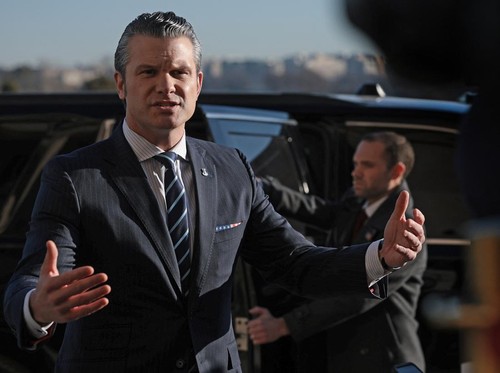 Menhan Hegseth Beri Alasan Lain Bantah Media soal AS Serang Iran