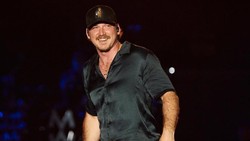 Lirik Lagu Love Somebody - Morgan Wallen