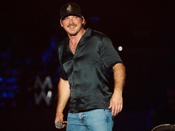 Lirik Lagu Love Somebody - Morgan Wallen