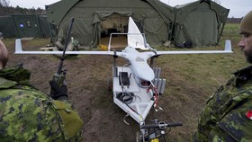 FOTO: NATO Buat Drone 'Anti-Dingin', Bisa Bertahan di Kutub Utara