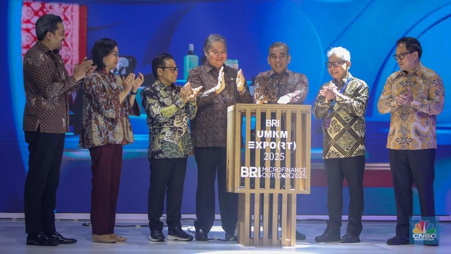 Opening ceremony BRI UMKM EXPO(RT) lalu BRI Microfinance Outlook 2025 di dalam Nusantara Hall, ICE BSD, Tangerang, Banten, Kamis (30/1/2025). Opening ceremony BRI UMKM EXPO(RT) dan juga BRI Microfinance Outlook 2025 di Nusantara Hall, ICE BSD, Tangerang, Banten, Kamis (30/1/2025). (CNBC Indonesia/Faisal Rahman)