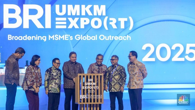 Opening ceremony BRI UMKM EXPO(RT) kemudian BRI Microfinance Outlook 2025 pada Nusantara Hall, ICE BSD, Tangerang, Banten, Kamis (30/1/2025). (CNBC Indonesia/Faisal Rahman)