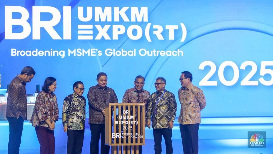 Opening ceremony BRI UMKM EXPO(RT) lalu BRI Microfinance Outlook 2025 di dalam Nusantara Hall, ICE BSD, Tangerang, Banten, Kamis (30/1/2025). Opening ceremony BRI UMKM EXPO(RT) dan juga BRI Microfinance Outlook 2025 pada Nusantara Hall, ICE BSD, Tangerang, Banten, Kamis (30/1/2025). (CNBC Indonesia/Faisal Rahman)