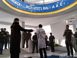 4 Pemain Judi Online di Banda Aceh Dicambuk
