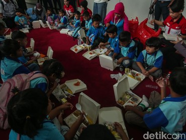 img-title Viral Banyak Belatung dalam Makanan Bergizi Gratis di Sekolah Tuban