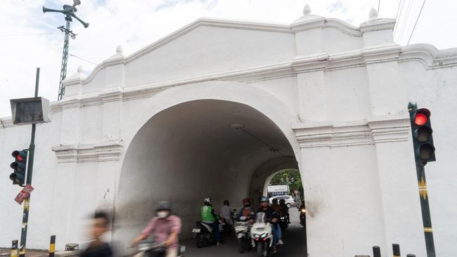 Wamenpar Ni Luh Puspa berkomentar soal rencana penutupan kawasan Plengkung Gading dan penataan Alun-alun Kidul Yogyakarta.