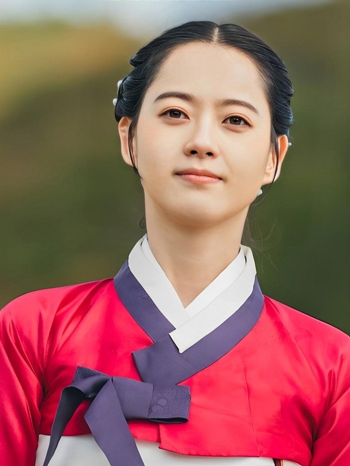 Sementara itu, penampilan terbaru Go Ara di drama 'The Love Story of Chunhwa' disambut antusias oleh publik mengingat kembalinya sang aktris membintangi serial sejak 5 tahun terakhir, Beauties./ Foto: instagram.com/ara_go_0211