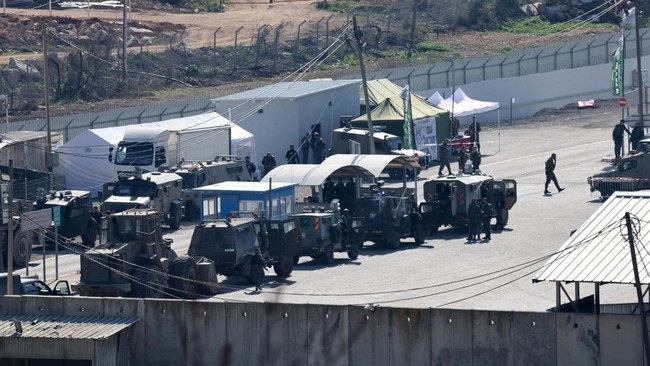 Bentrokan terjadi di Beitunia, Tepi Barat setelah Israel tunda pembebasan tahanan Palestina pada Kamis (30/1).