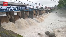 VIDEO: Bendung katulampa Siaga 3, Warga Jakarta Diminta Waspada Banjir