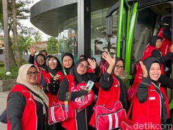 Transmart Berangkatkan 100 Pemenang Umroh Kloter Ketiga