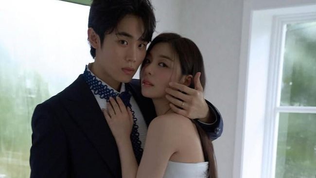 Pasangan Artis Korea Ailee dan Choi Si Hun Tampil Serasi di Potret Pre-Wedding