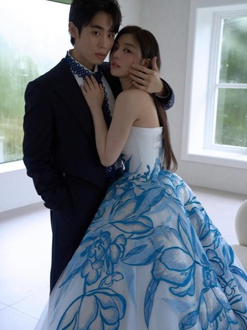 img-title Pasangan Artis Korea Ailee dan Choi Si Hun Tampil Serasi di Potret Pre-Wedding