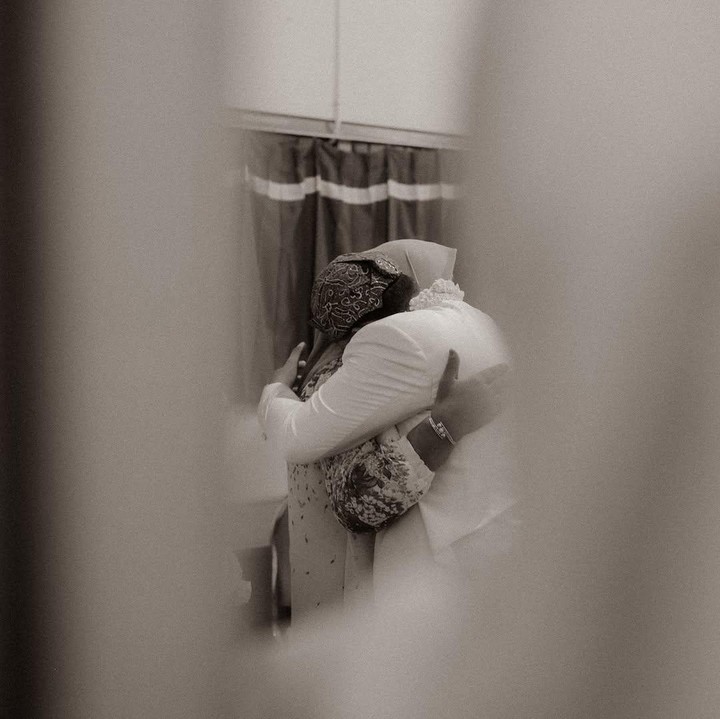 <p>Dalam foto-foto yang dibagikan, tampak suasana akad nikah berlangsung hangat. (Foto: Instagram @salmasalsabil12)</p>