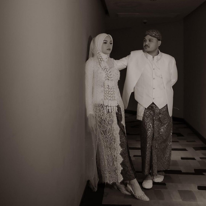 <p>Setelah melangsungkan akad nikah, Salma Salsabil dan Dimansyah Laitupa juga menggelar resepsi pernikahan yang dihadiri oleh rekan sesama seleb. (Foto: Instagram @salmasalsabil12)</p>