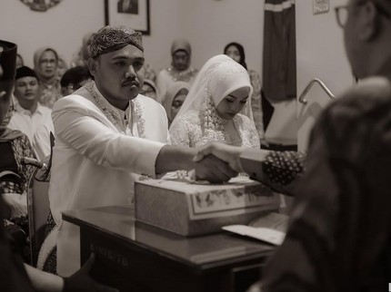 5 Potret Akad Nikah Salma Salsabil dan Dimansyah Laitupa di KUA, Berlangsung Sederhana
