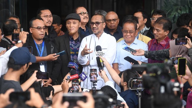 Abraham Samad, mantan Ketua KPK, akan memenuhi panggilan sebagai saksi dalam kasus ijazah palsu Jokowi di Polda Metro Jaya.