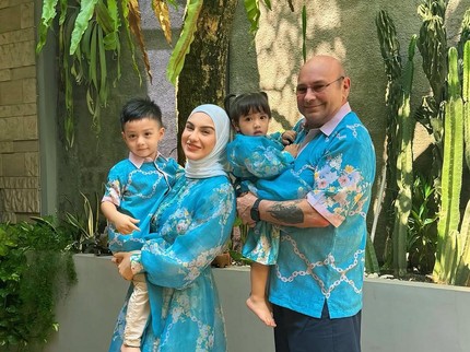 5 Potret Irish Bella Kenang Kebersamaan dengan Mediang Ayah yang Baru Meninggal