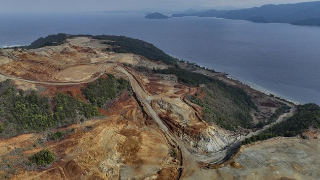 Bahlil akan memanggil perusahaan-perusahaan tambang nikel buntut ramai kritik di media sosial soal kerusakan alam Raja Ampat.