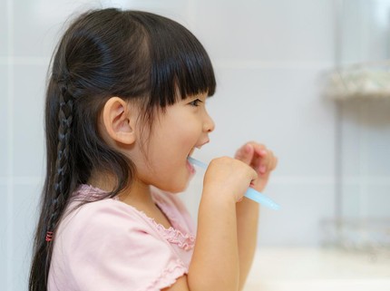 Penyebab Gigi Anak Menghitam dan Cara Merawatnya agar Tak Semakin Parah