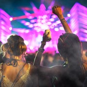 Nikmati Konser Tanpa Khawatir Hujan! Ini Tips agar Tetap Aman & Nyaman