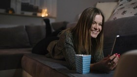 Tipe kepribadian orang yang suka nonton ulang serial favorit