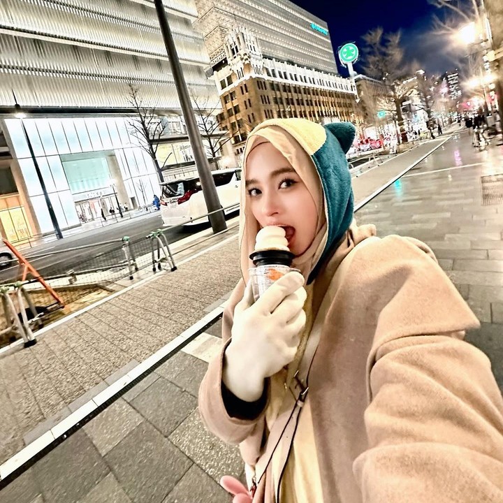 <p>Di balik liburan yang menyenangkan itu ternyata ada cerita menarik yang dialami oleh Inara, Bunda. Lantaran mengunjungi beberapa kota di Jepang, Inara sempat kehabisan pakaian. (Foto: Instagram@mommy_starla)</p>