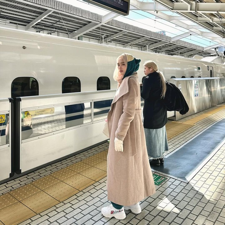 <p>Momen itu dialami Inara di Asakusa Tokyo saat berencana pindah ke Osaka. "Jadi waktu masih di Asakusa Tokyo, kita berencana pindah ke Osaka dan supaya gak ribet waktu transfer kita duluin kirim luggage ke hotel di Osaka satu malam sebelum pindah," ujar Inara, dikutip dari laman <em>Instagram@mommy_starla,</em> Jumat (31/1/2025). (Foto: Instagram@mommy_starla)</p>