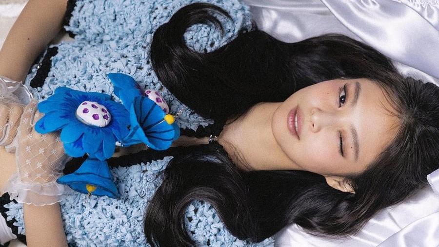 Jennie Foto Jennie buat single Love Hangover.