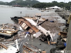 Diterjang Badai, Kapal Pinisi di Labuan Bajo Hancur
