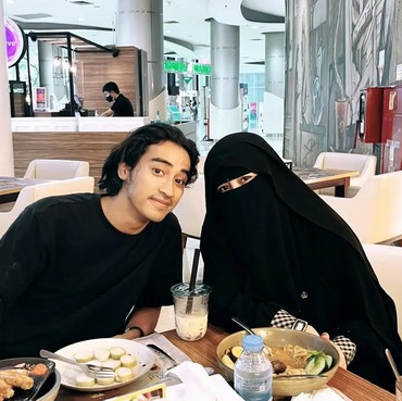 Layangkan Somasi, Abidzar Al Ghifar Bongkar 2 Akun Netizen Penghina Umi Pipik