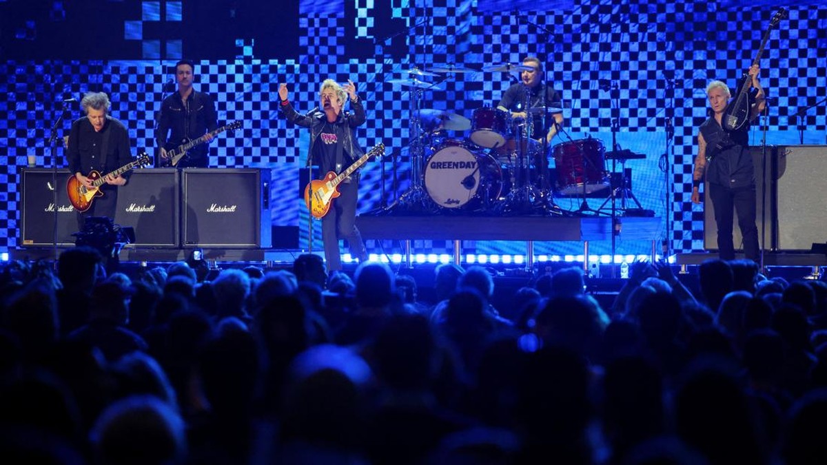 FOTO: Green Day hingga Billie Eilish Tampil di Konser Amal FireAid
