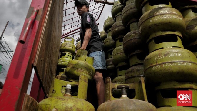 Pemerintah berencana mengubah skema penyaluran LPG 3 Kg. Tidak lagi melalui pengecer, melainkan langsung ke pangkalan resmi.