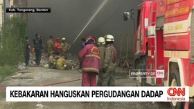 VIDEO: Kebakaran Hanguskan Pergudangan Dadap