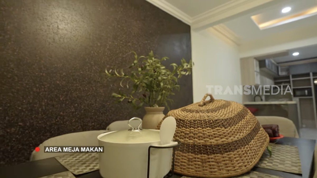 Rumah baru Mpok Alpa bergaya American Classic