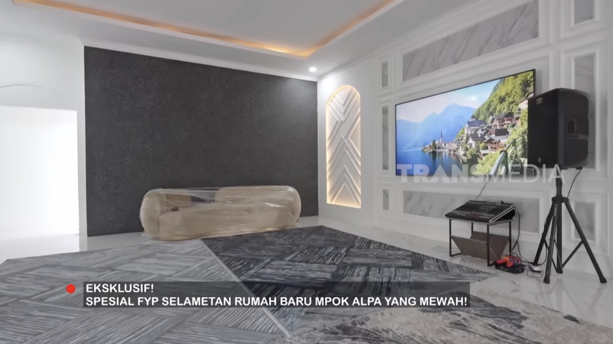Rumah baru Mpok Alpa bergaya American Classic