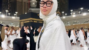 img-title Kisah Selfi Nafilah Eks Istri Iwa K Mantap Hijrab usai Bertemu Sosok Hitam Menyeramkan