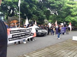 Video: Serikat Pekerja PT APS Gelar Demo di Disnaker ESDM Bali