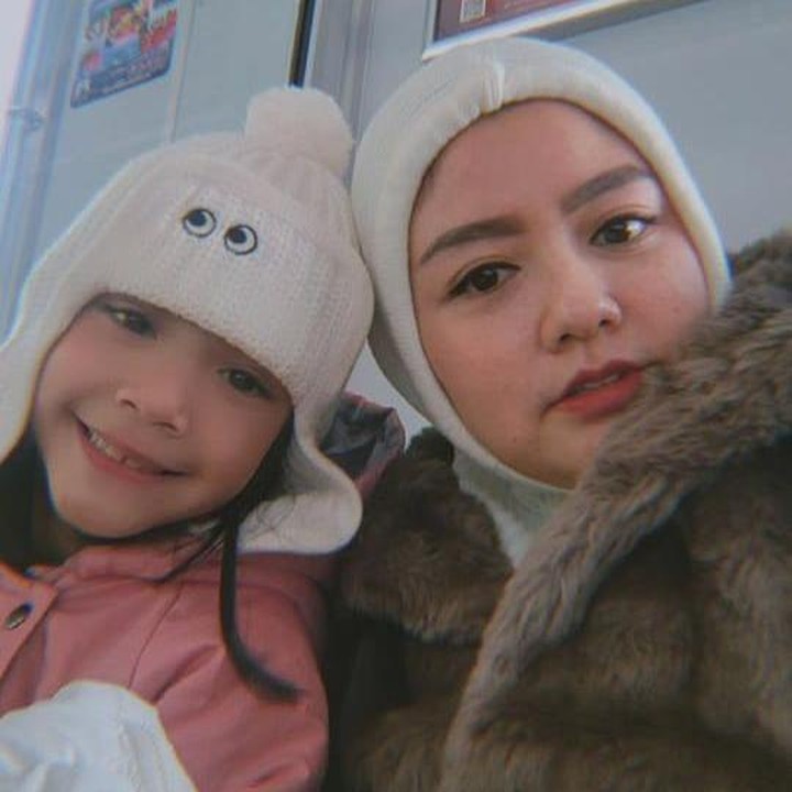 <p>Tidak sendirian, Tika juga mengajak ketiga anaknya. Bukan tanpa alasan, perjalanan ini ternyata untuk mengganti liburan sekolah sebelumnya karena tidak pergi ke mana-mana, Bunda. (Foto: Instagram@tika_ramlan)</p>
