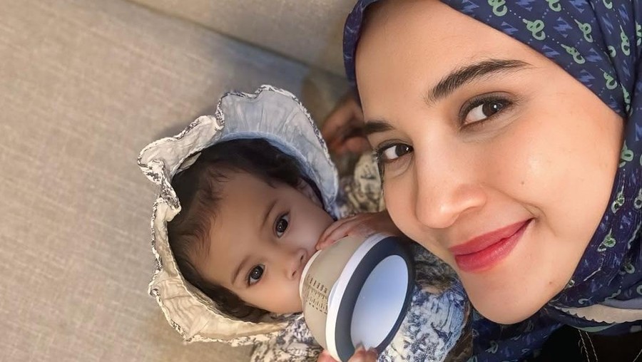 Zaskia Sungkar Wajah anak angkat Zaskia Sungkar