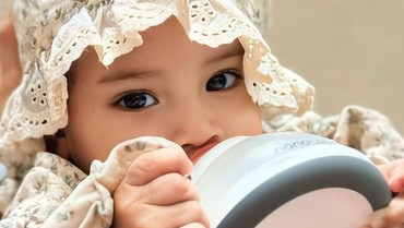 img-title Terungkap Wajah Anak Zaskia Sungkar, Disebut Mirip Ukkasya