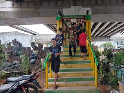 JPO Kolong Flyover Kalibata Dibuka Pagi-Sore Usai Diprotes Warga
