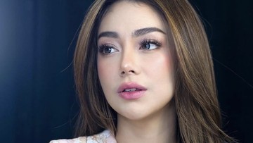 Celine Evangelista Menangis di Hadapan Ka'bah